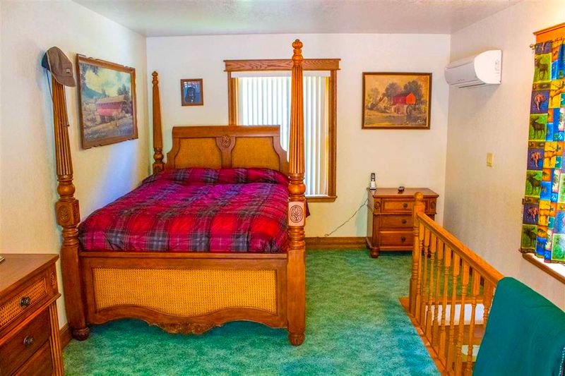 Lazy River Bed 2 – Iowa Cabin Rentals