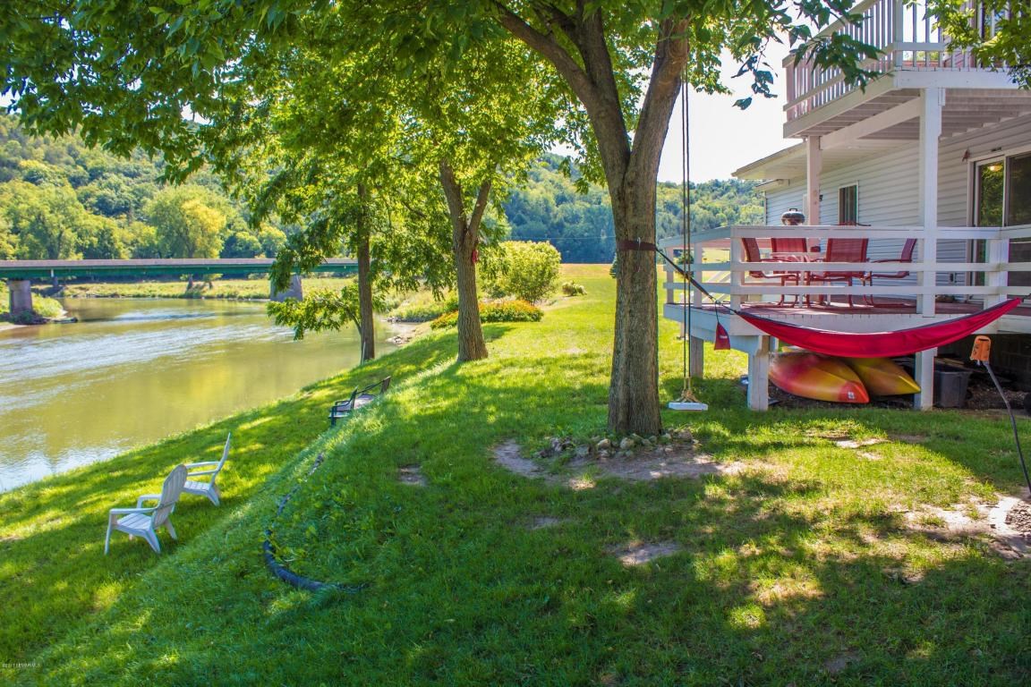 Lazy River Cottage | Iowa Cabin Rentals